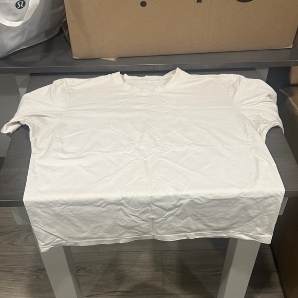 lululemon athletica White Short Sleeve Tee - Picture 1 of 3